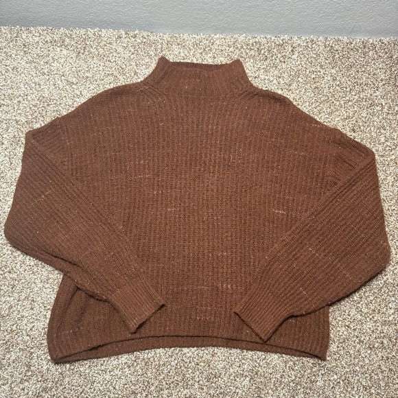 Old Navy Women’s Mock Neck Cropped Top Sweater - Picture 2 of 10